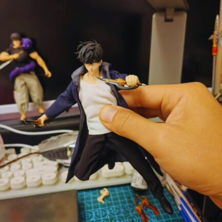 Hand Held Sung Jin Woo Figure